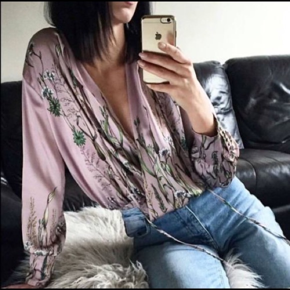 Sold! 😍 NWT Zara Floral Printed Bodysuit Wrap Top - Picture 3 of 8